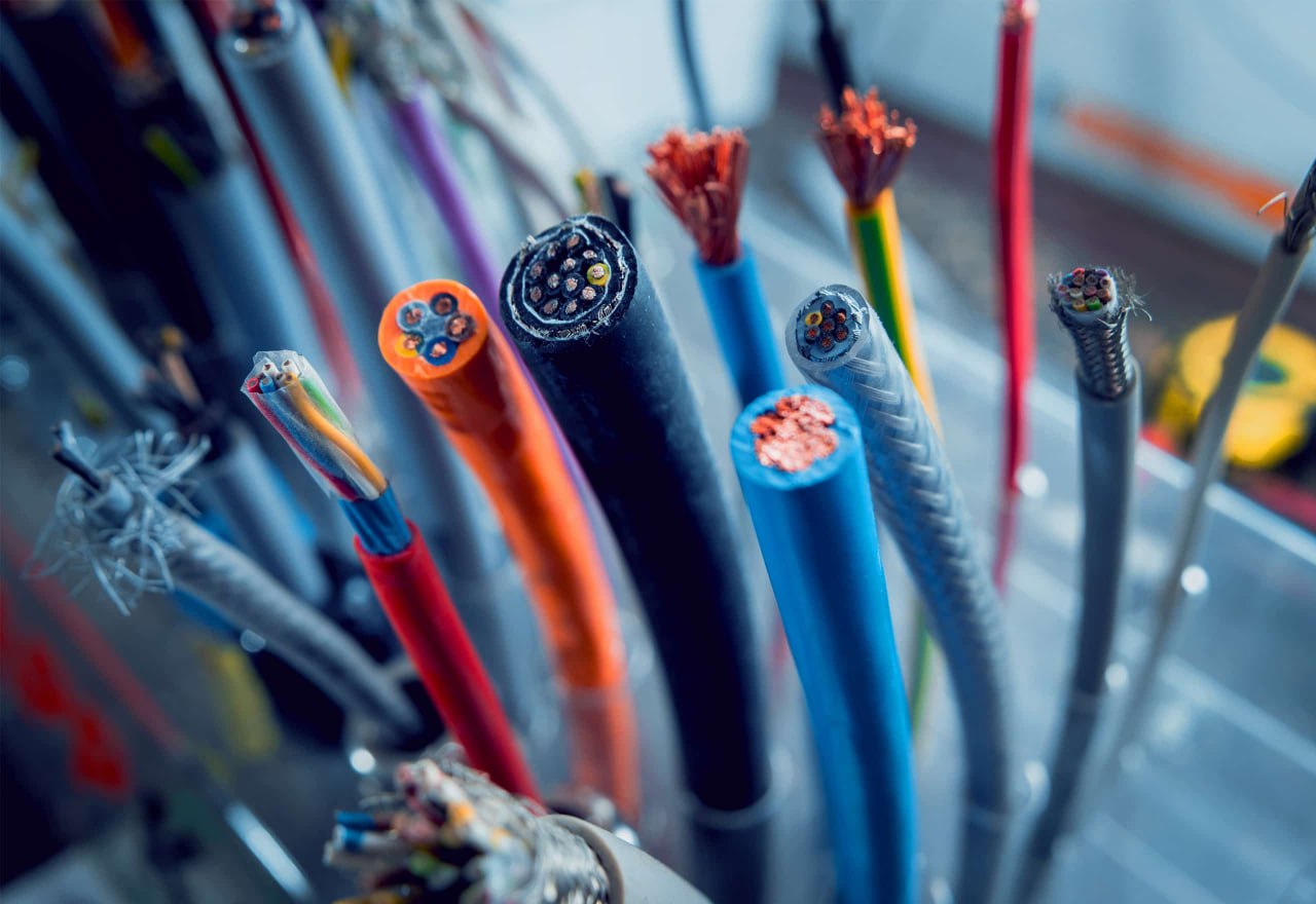 تصویر 1 از کابل برق البرز قابل استفاده در پروژه‌ های خانگی و تجاری